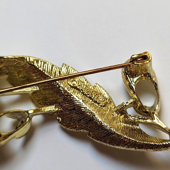 Vintage Sarah Coventry Textured Gold Tone Floral Fall Leaf Brooch - Picture 3 of 4